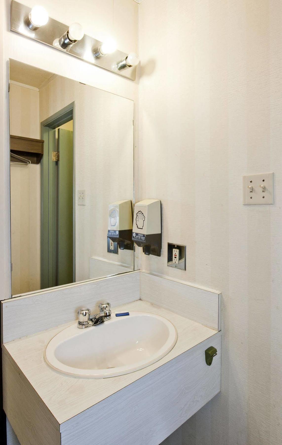 Springs Motor Inn Wainwright Ngoại thất bức ảnh